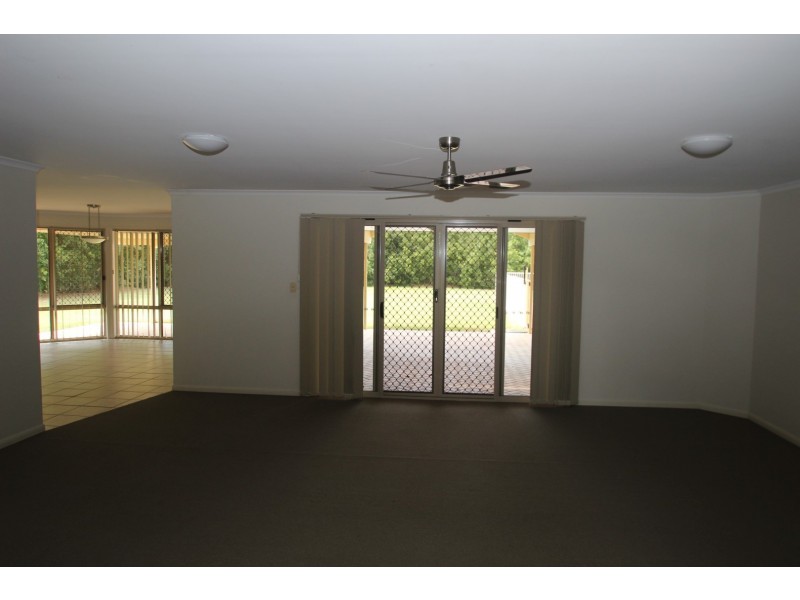 4 Seahorse Circuit, Booral QLD 4655