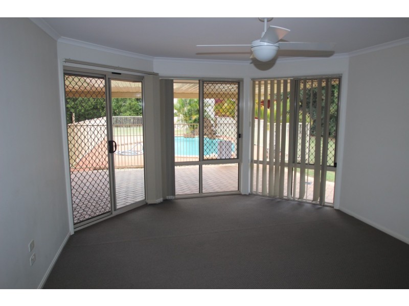 4 Seahorse Circuit, Booral QLD 4655