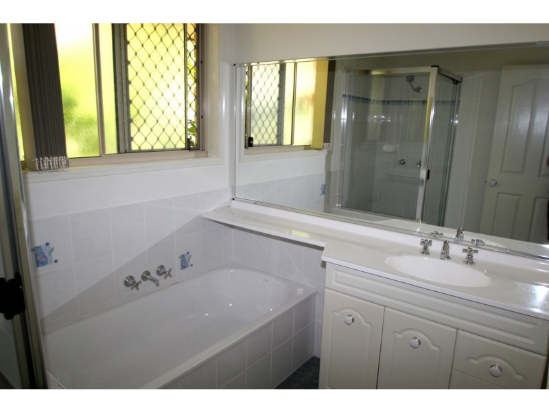 4 Seahorse Circuit, Booral QLD 4655