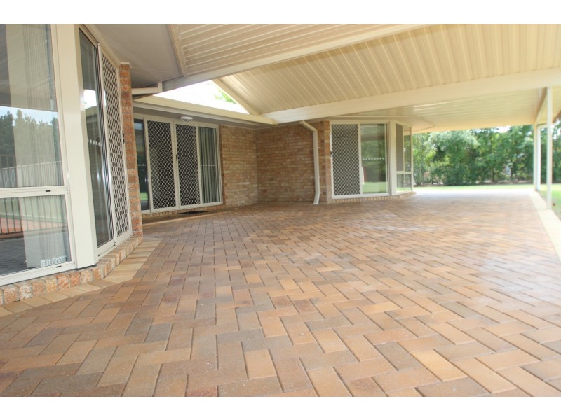 4 Seahorse Circuit, Booral QLD 4655