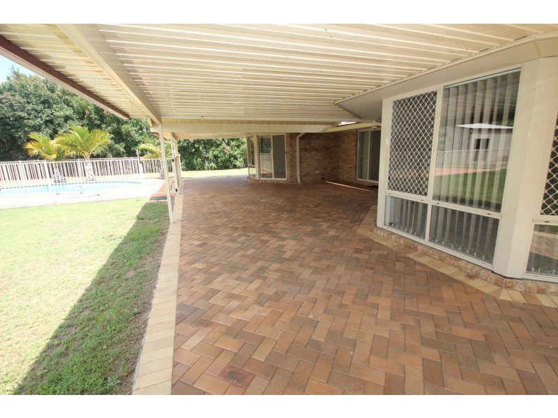 4 Seahorse Circuit, Booral QLD 4655