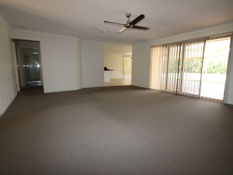 4 Seahorse Circuit, Booral QLD 4655