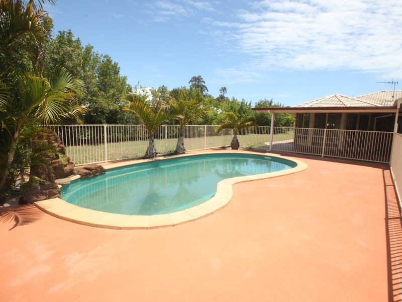 4 Seahorse Circuit, Booral QLD 4655