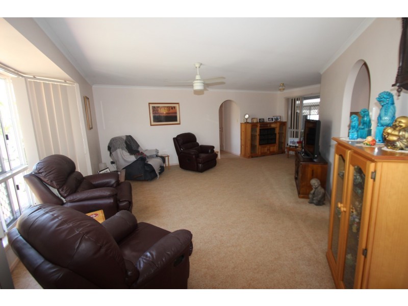 74 Ladbroke Crescent, Urangan QLD 4655