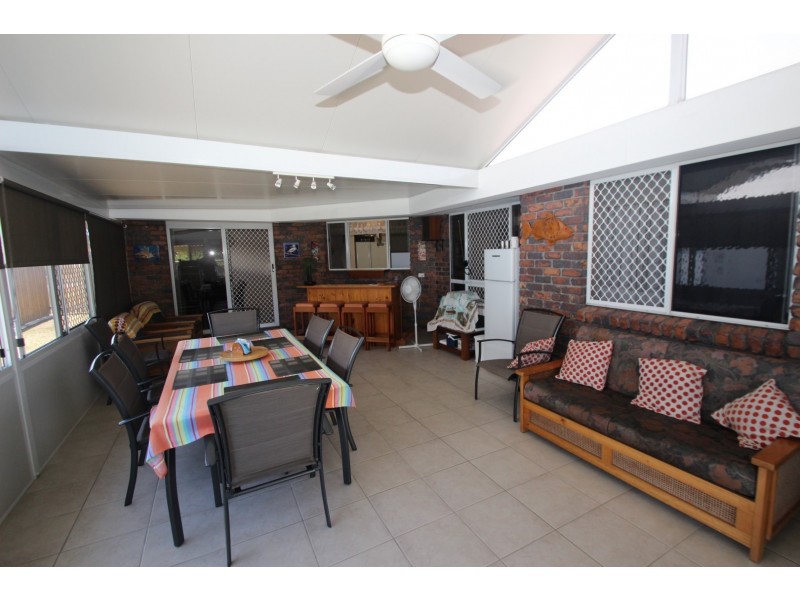 74 Ladbroke Crescent, Urangan QLD 4655