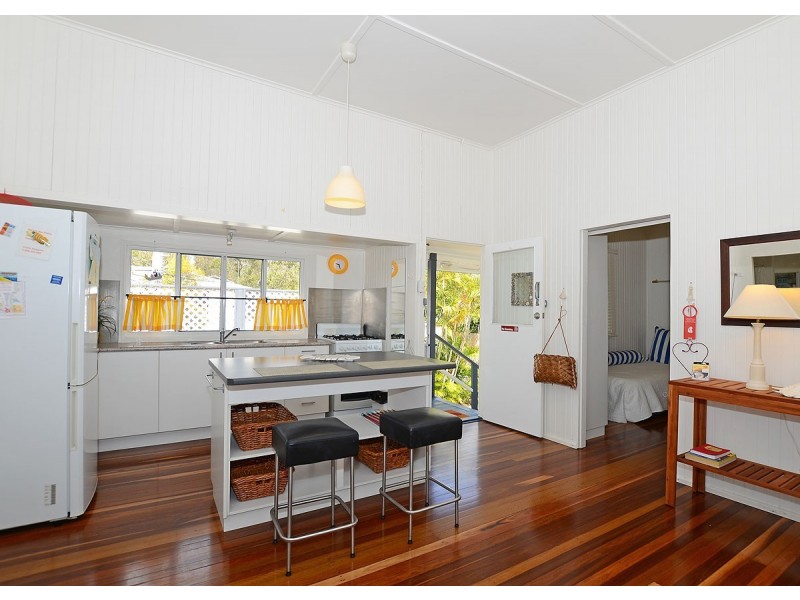 40 Esplanade, Point Vernon QLD 4655