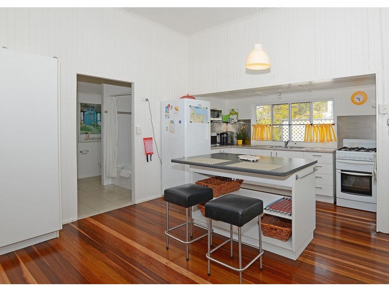 40 Esplanade, Point Vernon QLD 4655