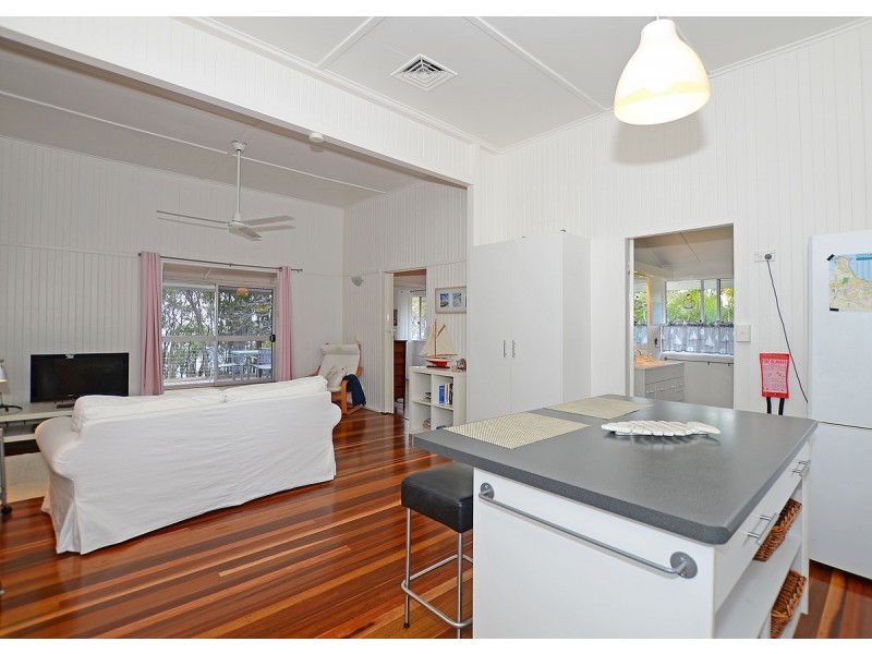 40 Esplanade, Point Vernon QLD 4655
