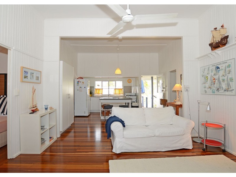 40 Esplanade, Point Vernon QLD 4655
