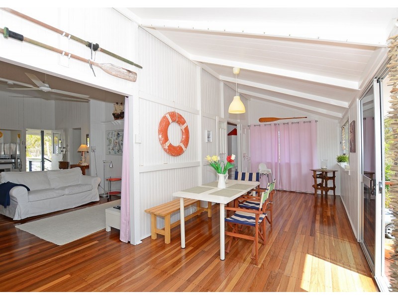 40 Esplanade, Point Vernon QLD 4655