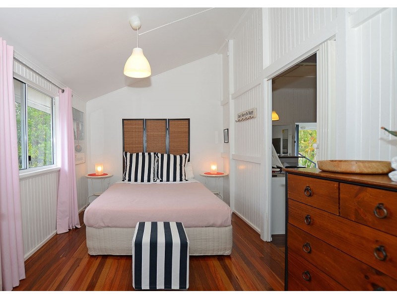 40 Esplanade, Point Vernon QLD 4655