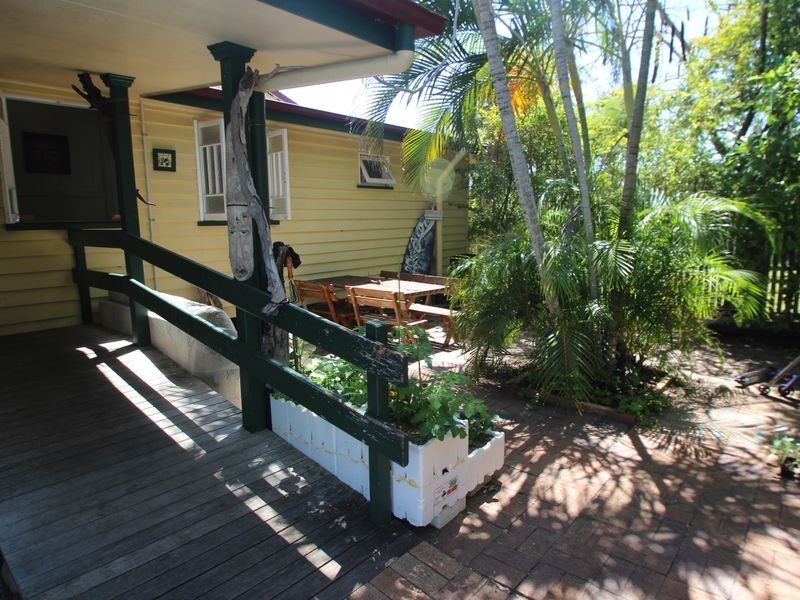 247 Torquay Terrace, Torquay QLD 4655