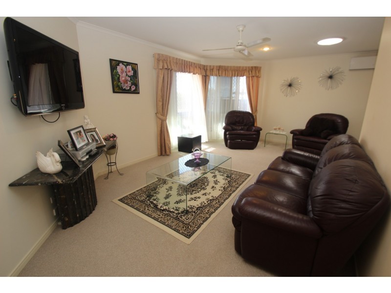 4 Picadilly Cct, Urraween QLD 4655