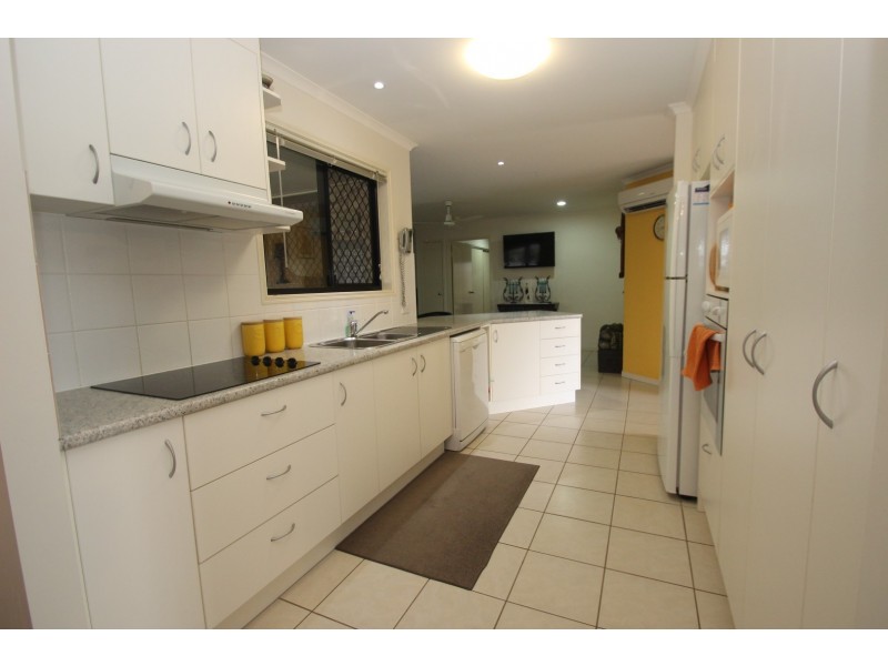 4 Picadilly Cct, Urraween QLD 4655