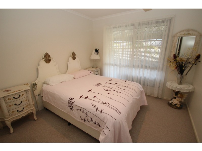 4 Picadilly Cct, Urraween QLD 4655