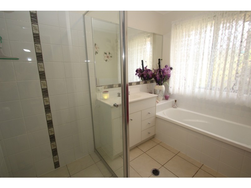 4 Picadilly Cct, Urraween QLD 4655