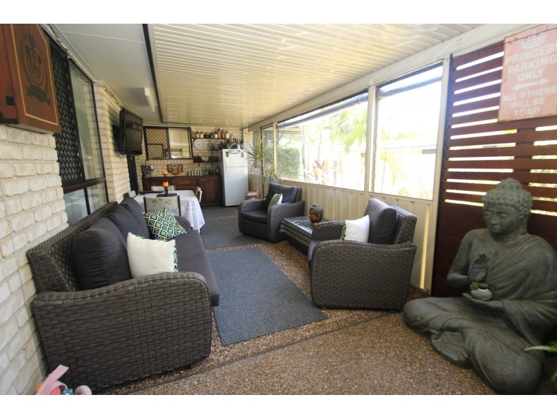 4 Picadilly Cct, Urraween QLD 4655