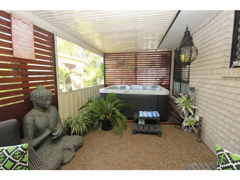 4 Picadilly Cct, Urraween QLD 4655
