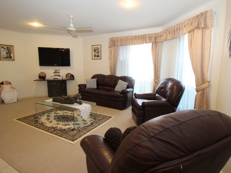4 Picadilly Cct, Urraween QLD 4655
