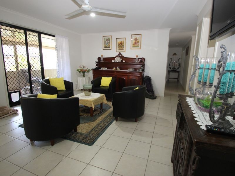 4 Picadilly Cct, Urraween QLD 4655