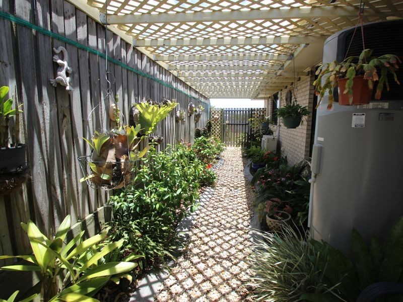 4 Picadilly Cct, Urraween QLD 4655