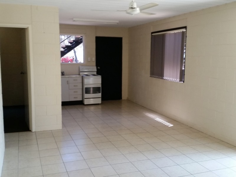 1/494 Esplanade, Torquay QLD 4655