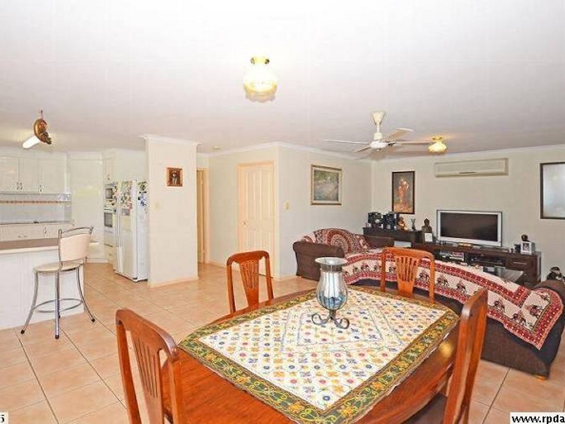 24 Bushlark Ave, Eli Waters QLD 4655