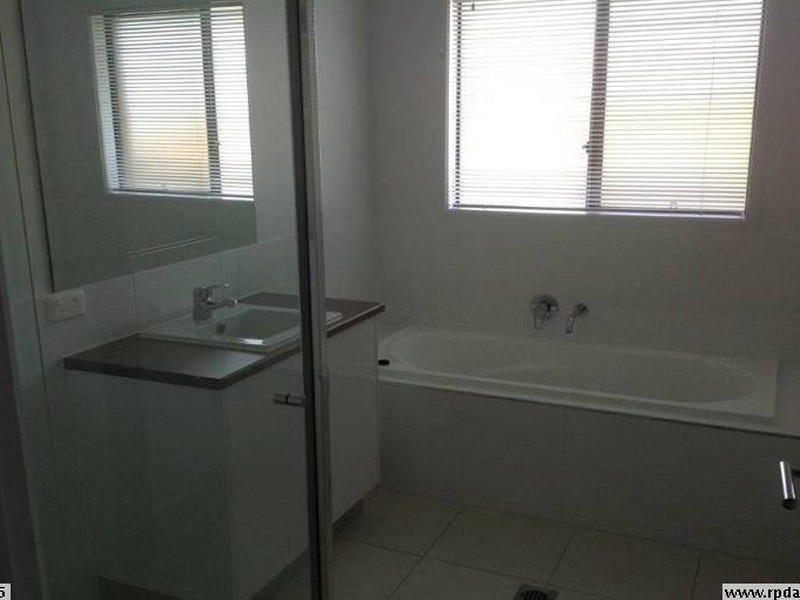 62 Bay Park Road, Wondunna QLD 4655