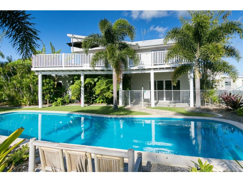 24 Sandcastles Circuit, Burrum Heads QLD 4659