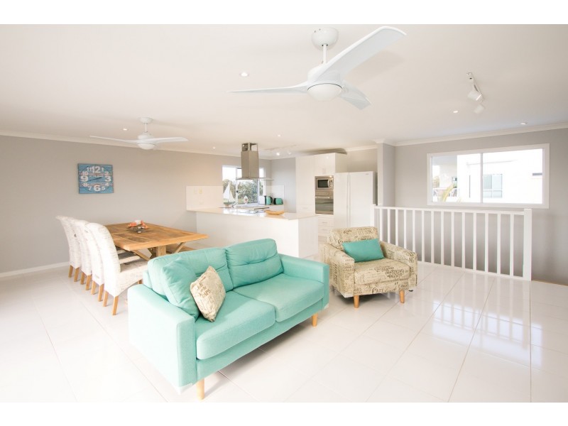 24 Sandcastles Circuit, Burrum Heads QLD 4659