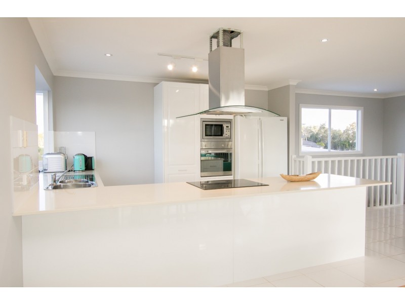 24 Sandcastles Circuit, Burrum Heads QLD 4659