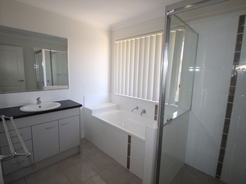 4 Parklink East Ave, Wondunna QLD 4655