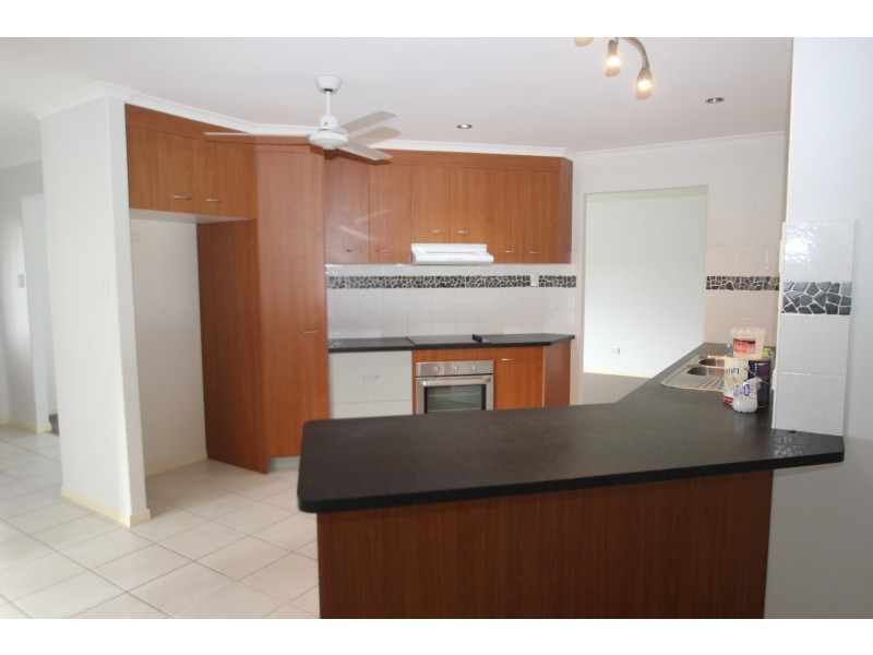 35 Archer Drive, Point Vernon QLD 4655