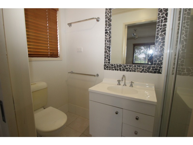 35 Archer Drive, Point Vernon QLD 4655