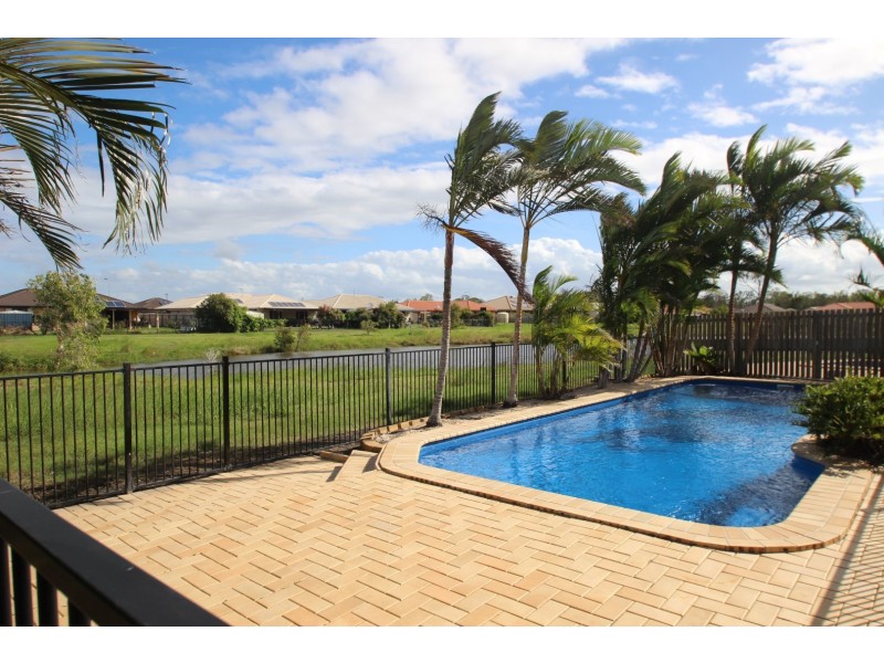 35 Archer Drive, Point Vernon QLD 4655