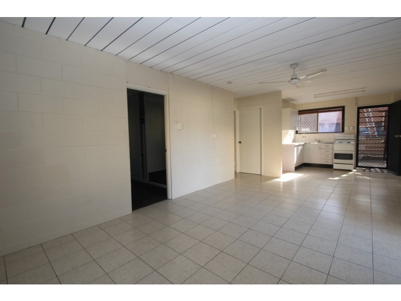 Unit 3/494 Esplanade, Torquay QLD 4655