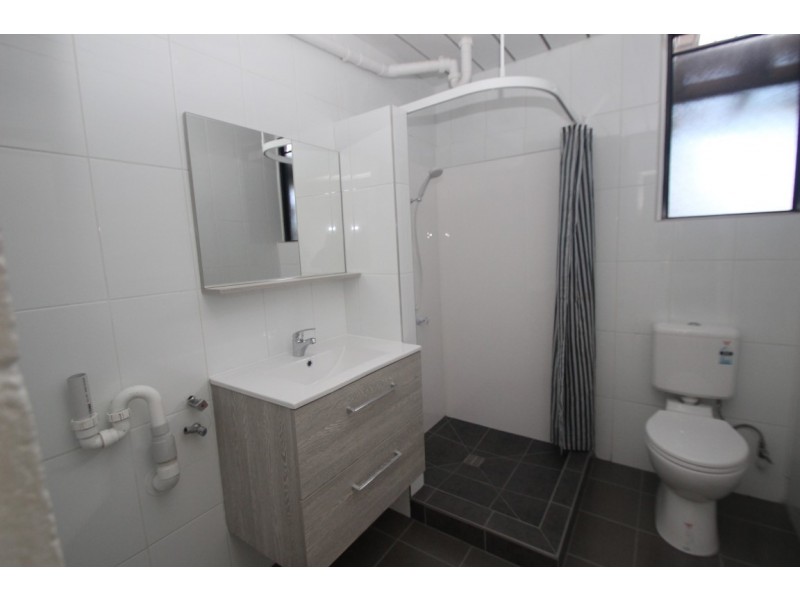 Unit 3/494 Esplanade, Torquay QLD 4655