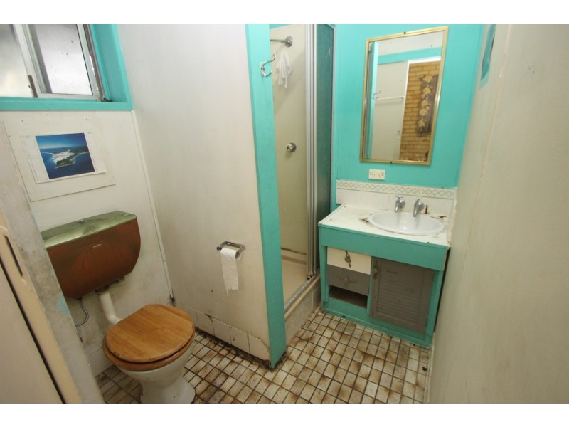 15 Richard Street, Urangan QLD 4655