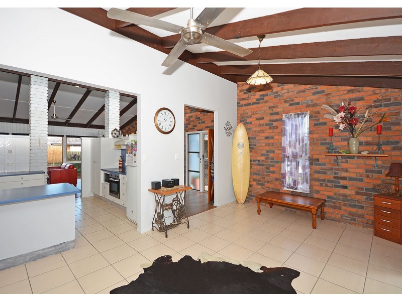 36 Hansen Street, Urangan QLD 4655