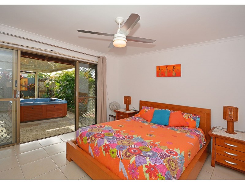 36 Hansen Street, Urangan QLD 4655
