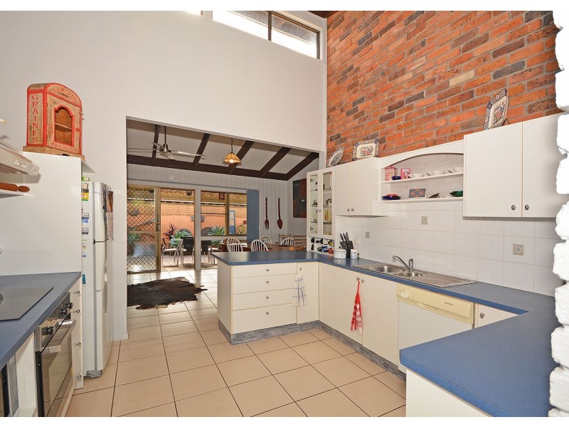 36 Hansen Street, Urangan QLD 4655