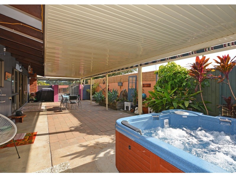 36 Hansen Street, Urangan QLD 4655