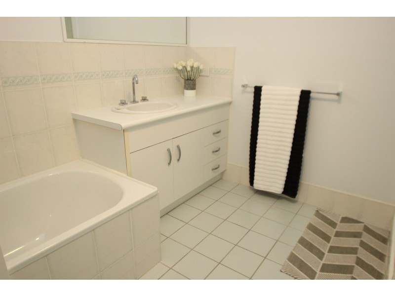 Unit 3/44 Freshwater Street, Scarness QLD 4655