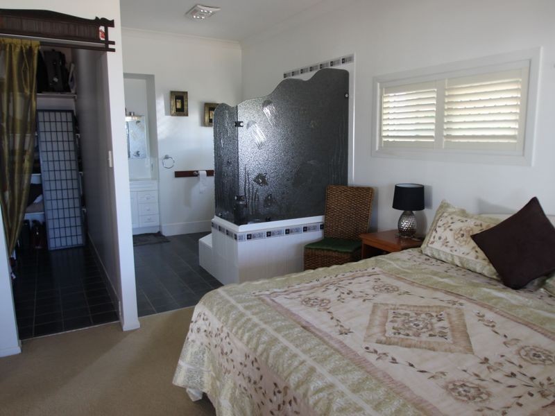1 Flinders Street, Point Vernon QLD 4655