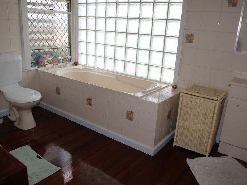 1 Flinders Street, Point Vernon QLD 4655