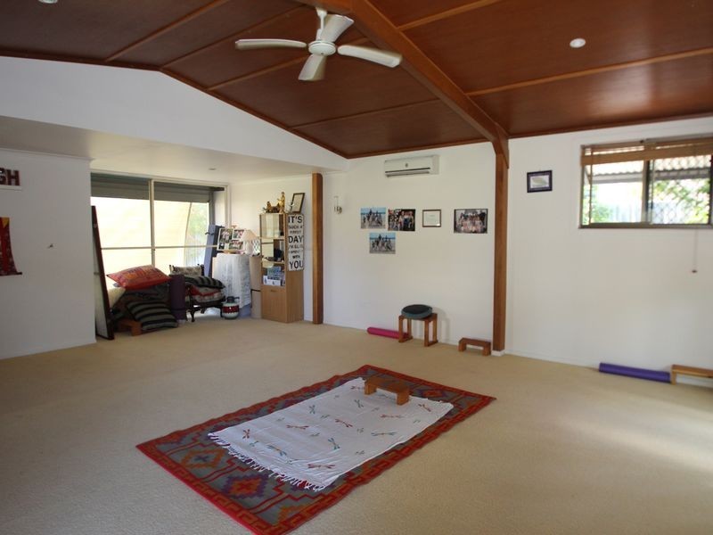 1 Flinders Street, Point Vernon QLD 4655