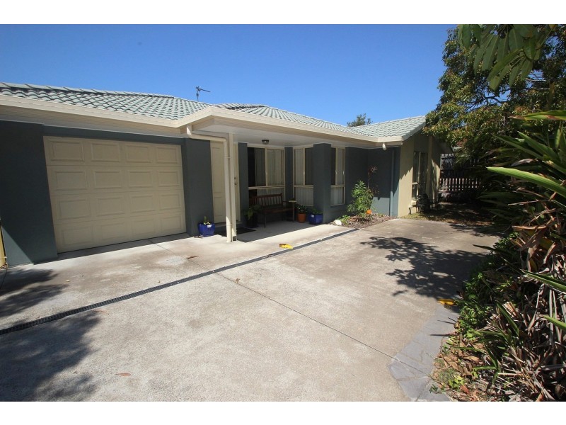 Unit 1 and 2/114 Tooth Street, Pialba QLD 4655