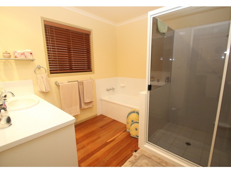 1-5 Bromiley Court, Dundowran QLD 4655