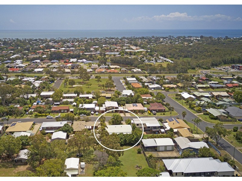 104 Lauren Street, Urangan QLD 4655