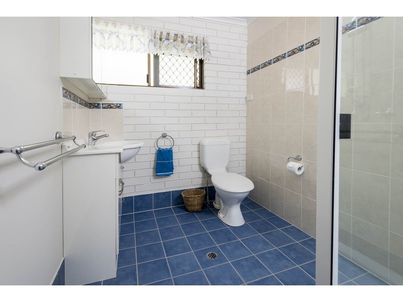 104 Lauren Street, Urangan QLD 4655